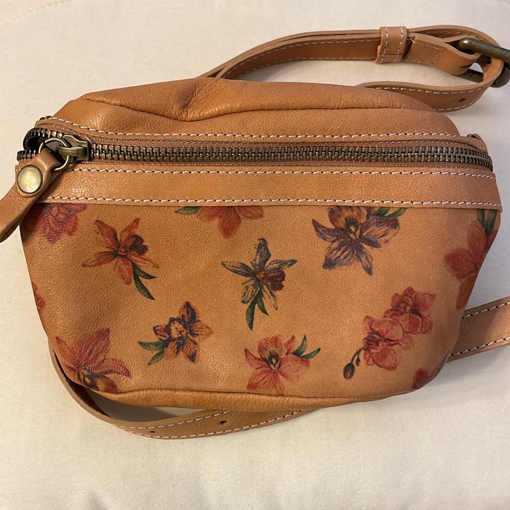 Sundance Floral Marguerite Belt Bag in Grey and Red - Picture 1 of 4
